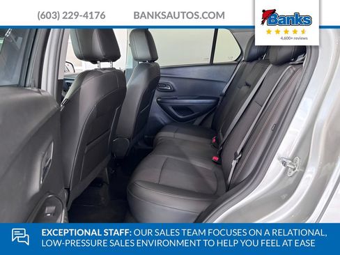 Certified 2022 Chevrolet Trax LT w/ LT Convenience Package AWD/4WD image 10