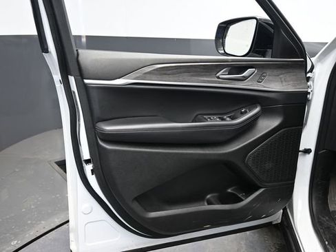 Used 2024 Jeep Grand Cherokee L Limited w/ Luxury Tech Group II image 13