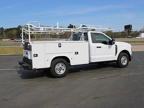 Used 2025 Ford F250 XL w/ XL Chrome Package RWD image 4