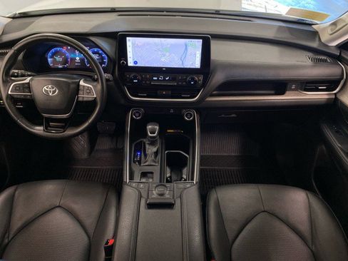 Used 2024 Toyota Grand Highlander Limited image 13