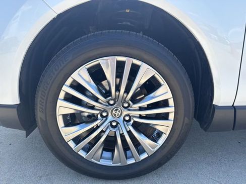 Certified 2024 Toyota Venza Limited AWD/4WD image 6