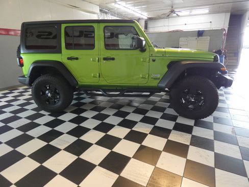 Used 2019 Jeep Wrangler Unlimited Sport AWD/4WD image 4