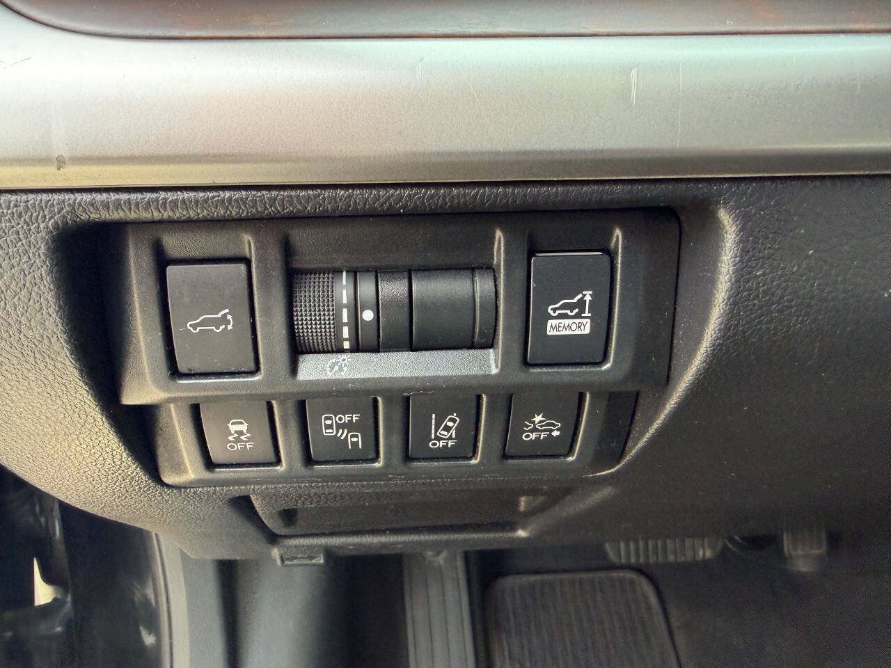 Used 2019 Subaru Outback 3.6R Limited AWD/4WD image 35