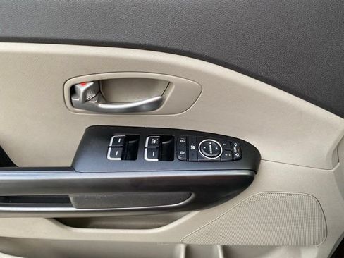 Used 2015 Kia Sedona LX w/ LX Convenience Package FWD image 21