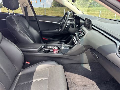 Used 2023 Genesis G70 2.0T AWD/4WD image 36