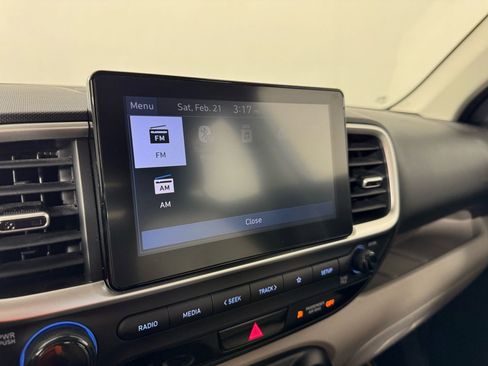 Used 2024 Hyundai Venue SEL image 18