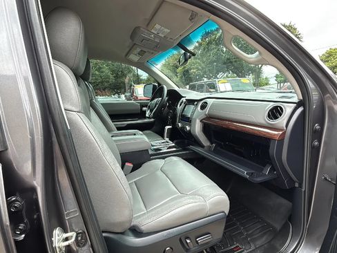Used 2017 Toyota Tundra Limited w/ Limited Premium Package AWD/4WD image 23