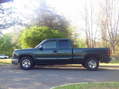 Used 2004 Chevrolet Silverado 1500 LS RWD image 2
