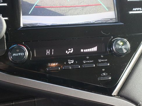 Used 2018 Toyota Camry L image 24