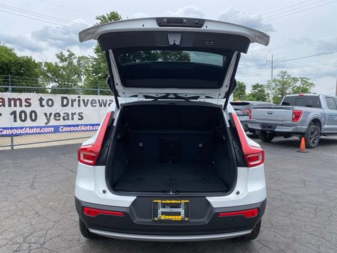 Used 2022 Volvo XC40 T5 Momentum AWD/4WD image 4
