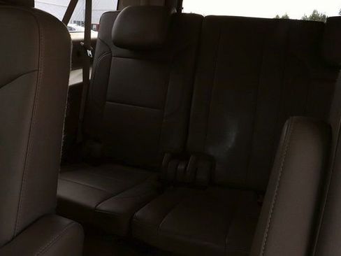 Used 2016 Chevrolet Suburban LT image 15