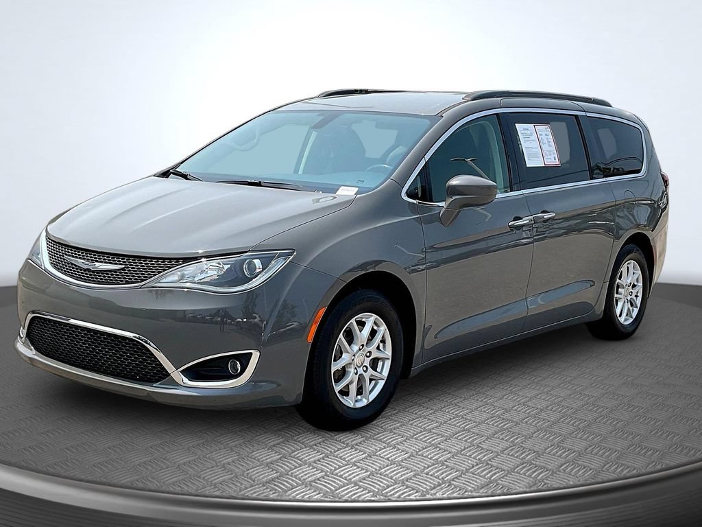 Used 2020 Chrysler Pacifica Touring w/ Cold Weather Group FWD image 3
