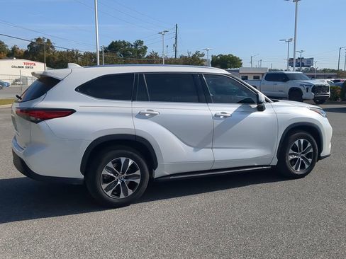 Used 2021 Toyota Highlander XLE image 13