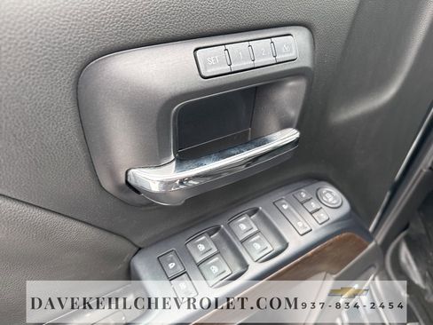 Used 2017 GMC Sierra 2500 Denali w/ Duramax Plus Package image 9