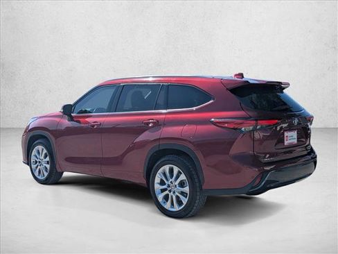 Used 2022 Toyota Highlander Limited FWD image 5