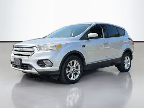 Used 2019 Ford Escape SE FWD image 2