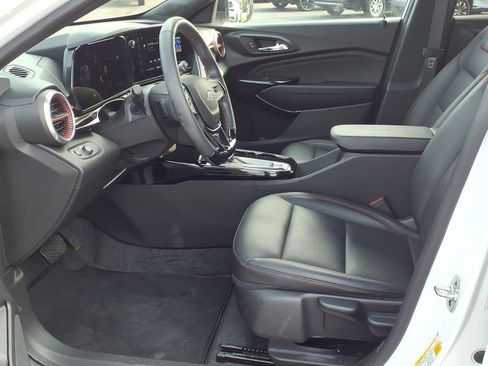 Used 2025 Chevrolet Trax RS w/ Driver Confidence Package FWD image 8