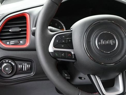 Used 2023 Jeep Renegade Trailhawk AWD/4WD image 27