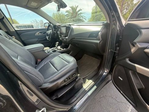 Used 2021 Chevrolet Traverse LT w/ LT Premium Package image 11
