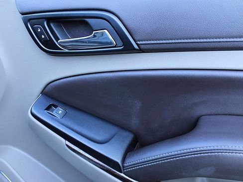 Used 2018 Chevrolet Suburban LS w/ All-Season Package image 27