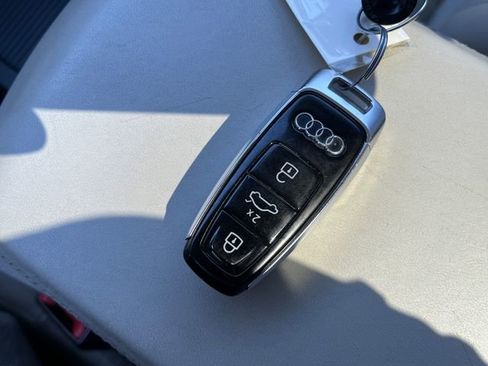 Used 2019 Audi e-tron Prestige w/ Prestige Package AWD/4WD image 29