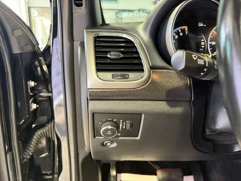 Used 2017 Jeep Grand Cherokee Altitude AWD/4WD image 18