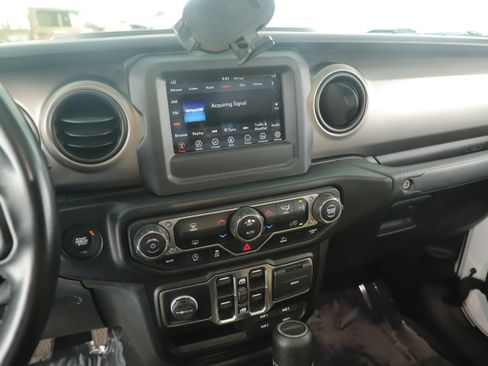 Used 2020 Jeep Gladiator Sport w/ Quick Order Package 24S AWD/4WD image 11