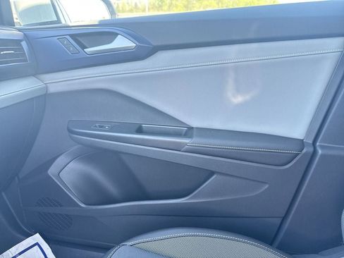 New 2024 Volkswagen Taos SE image 22