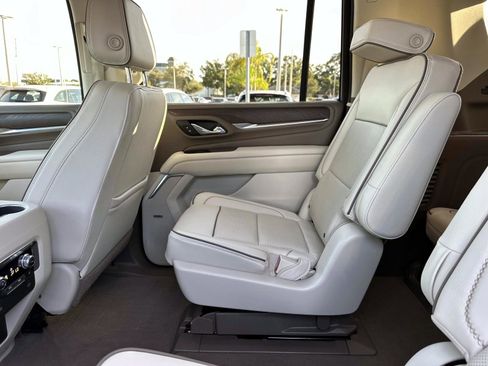 Used 2021 GMC Yukon XL Denali image 14
