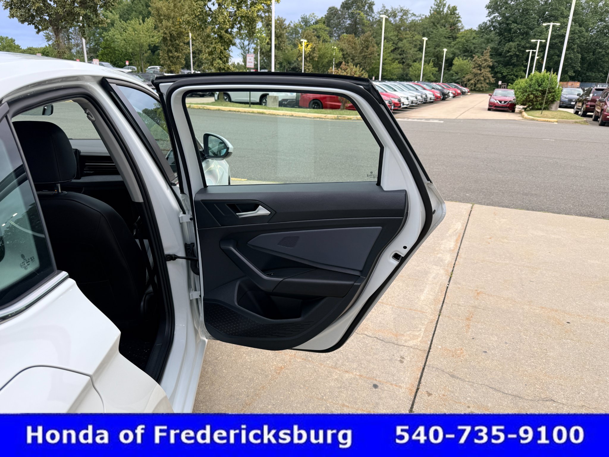Used 2025 Volkswagen Jetta SE FWD image 18