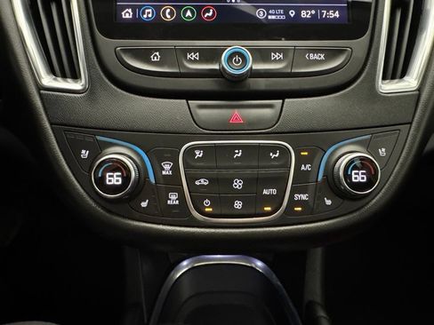 Used 2022 Chevrolet Malibu Premier FWD image 31