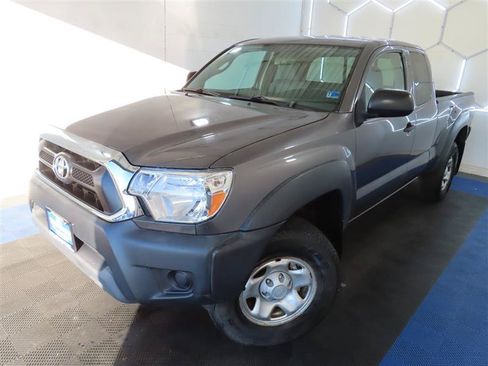 Used 2015 Toyota Tacoma PreRunner w/ Convenience Package RWD image 4