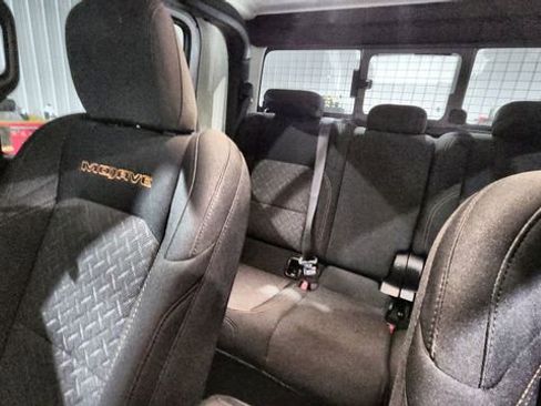 Used 2025 Jeep Gladiator Mojave image 25