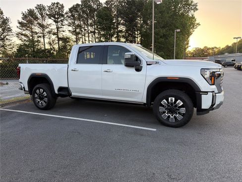 Used 2024 GMC Sierra 2500 Denali w/ Denali Reserve Package image 4