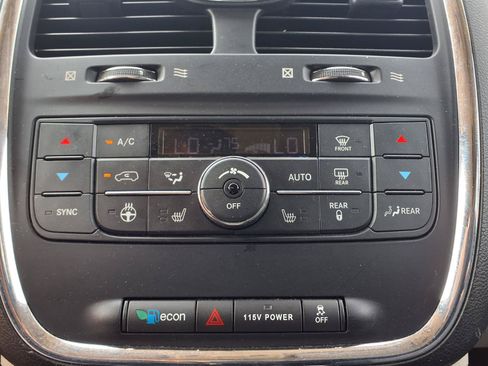 Used 2016 Chrysler Town & Country Touring w/ Driver Convenience Group FWD image 24