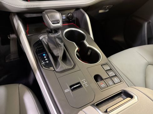 Used 2025 Toyota Highlander XLE image 21