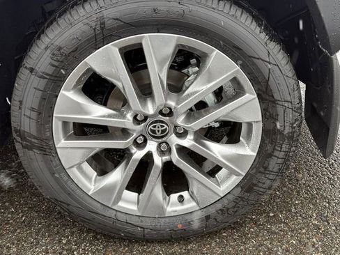 Used 2025 Toyota RAV4 Limited image 22