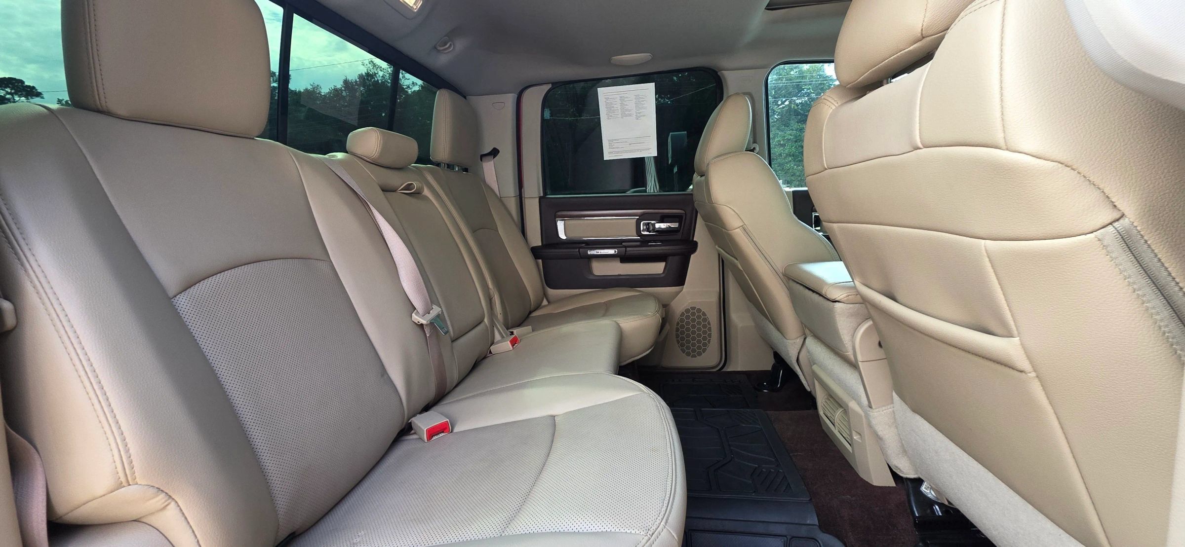 Used 2014 RAM 1500 Laramie w/ Convenience Group AWD/4WD image 17