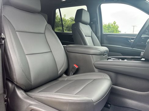 Used 2026 Chevrolet Tahoe Z71 w/ Comfort Package AWD/4WD image 28