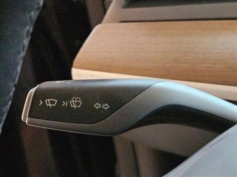 Used 2023 Tesla Model Y Long Range AWD/4WD image 21