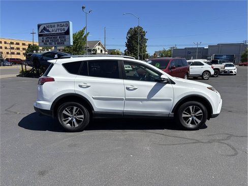 Used 2017 Toyota RAV4 XLE w/ Carpet Mat Package AWD/4WD image 6