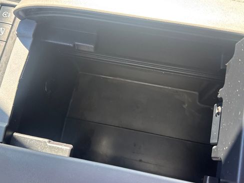 Used 2022 Toyota Highlander XLE AWD/4WD image 31