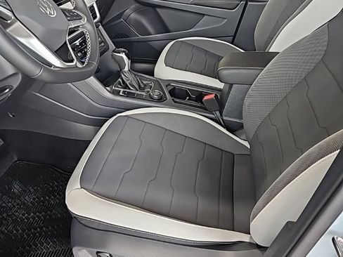 New 2026 Volkswagen Taos SE image 27
