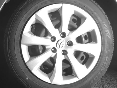 Used 2025 Toyota Corolla LE AWD/4WD image 9