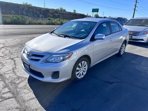 Used 2012 Toyota Corolla LE FWD image 2