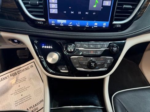 Used 2023 Chrysler Pacifica Limited image 16
