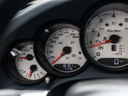 Used 2018 Porsche 911 Turbo image 5