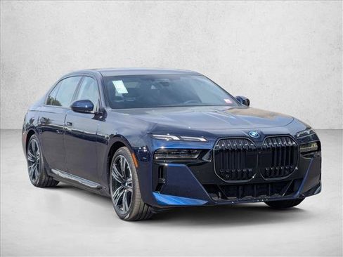 New 2026 BMW 750e xDrive image 6