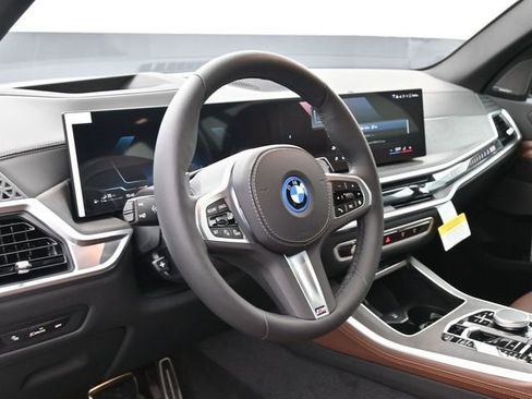 New 2026 BMW X5 xDrive50e image 2