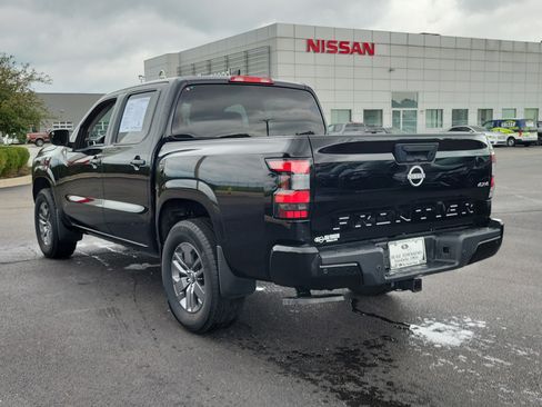 Used 2025 Nissan Frontier SV w/ Tow Package AWD/4WD image 3